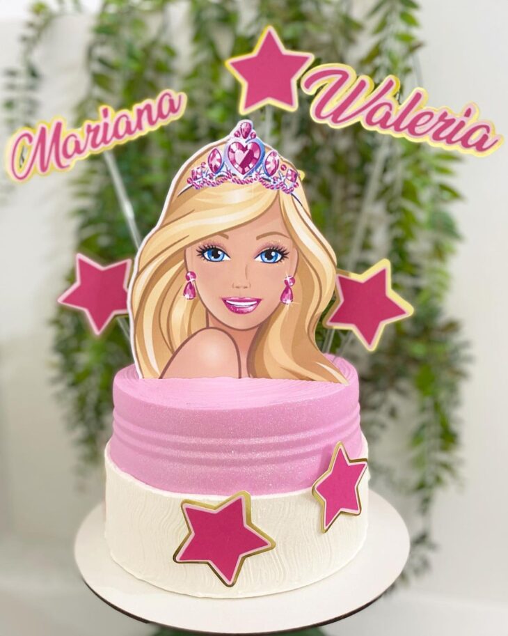 Deia Confeitados - Bolo no tema Barbie Princesa para comemorar os