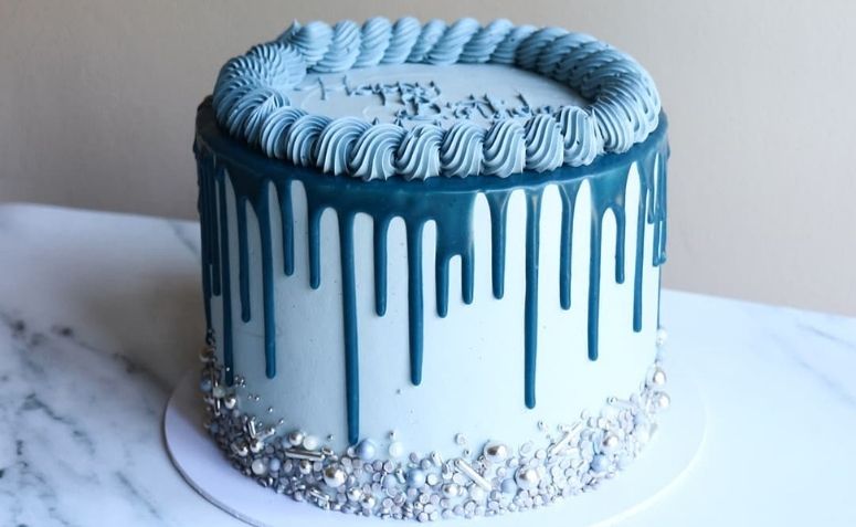 decoração de bolo masculino simples, com drip cake