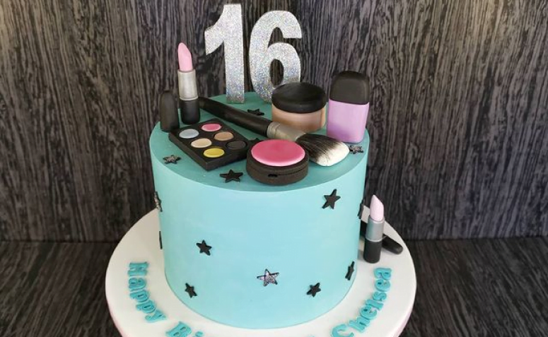 51 ideias de Bolos de maquiagem  bolos de maquiagem, decoração de bolo,  bolo com plaquinhas