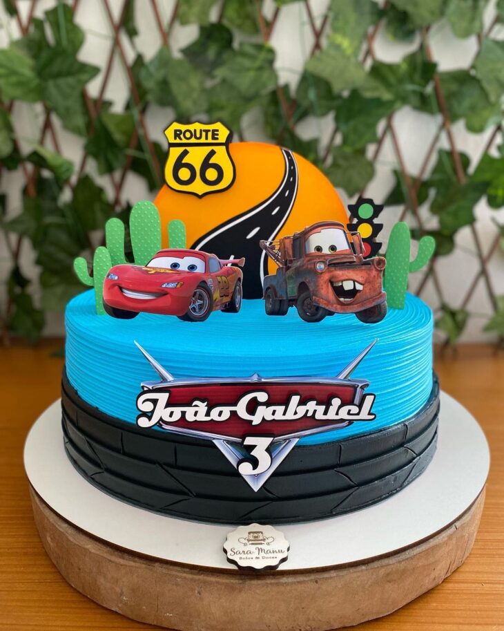CARROS 🚗 #bolocarros #festacarros #cake #cakeart #cakelover #caketopper  #cak…  Bolo carros, Bolo de aniversário de carros, Decoração de festa  infantil tema carros