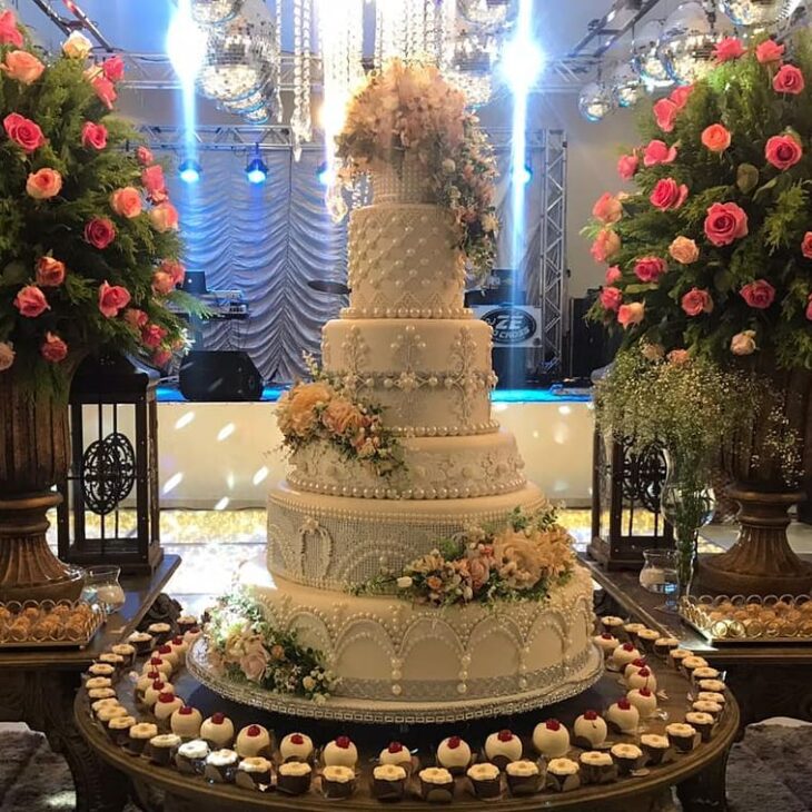 Quantos andares terá o bolo de casamento? 🍰 7