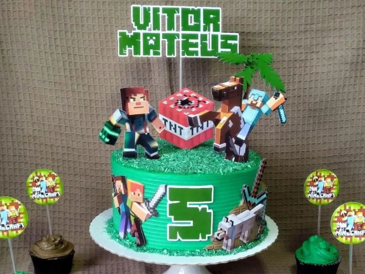 ROSY BOLOS - Bolo Minecraft para o aniversário do Manoel🎮📲 Confeitaria  não é só bolo lisinho não, também tem o tradicional trabalho em bico. E  assim temos esse resultado em quadriculado para